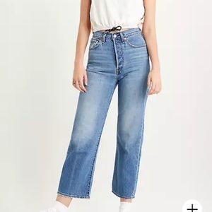 ***SOLD*** Levi’s Ribcage Straight Ankle Jeans